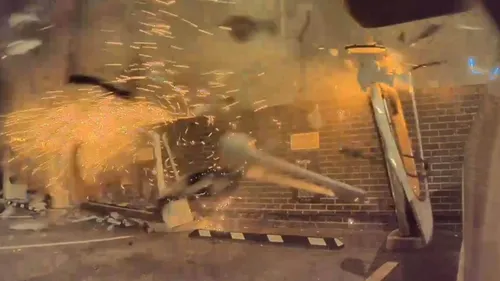 Incidente londra range rover fermo immagine