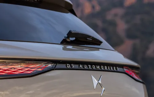 ds 7 2023 logo posteriore