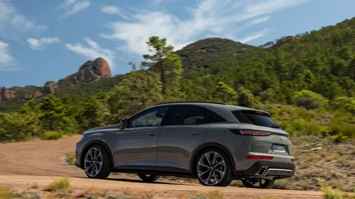 ds 7 2023 posteriore 3 quarti