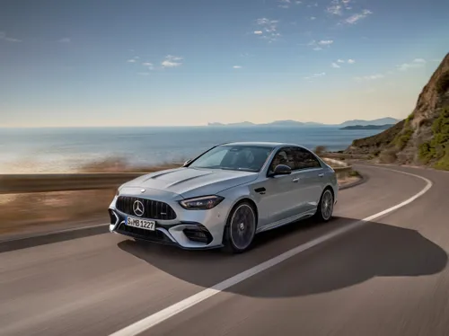 mercedes c 63 amg guida