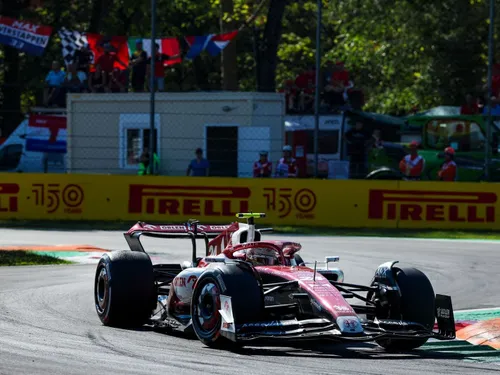 zhou alfa romeo monza 2022