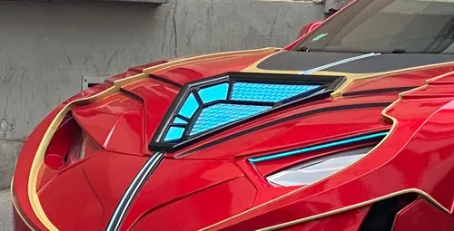 tesla prisma azzurro