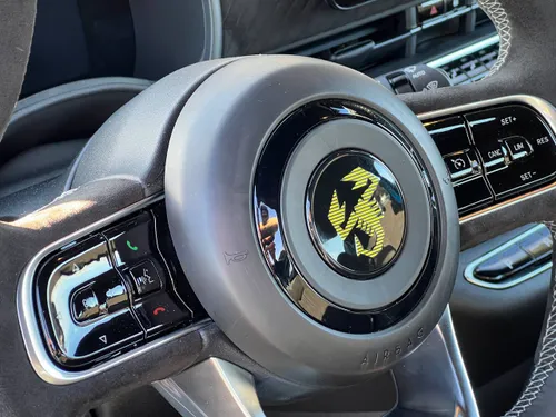 Abarth 500e volante dettaglio