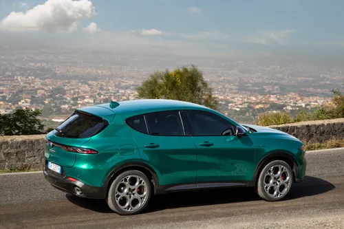 alfa romeo tonale plug in hybrid q4 dynamic 5