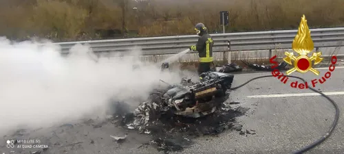lamborghini in fiamme napoli incidente