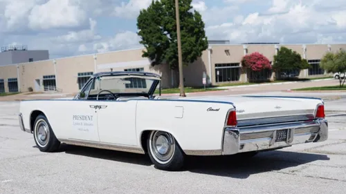 Rear Lincoln Presidente Johnons