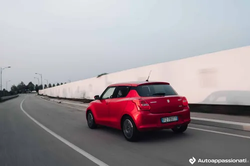Suzuki Swift Hybrid 2022 dinamica posteriore