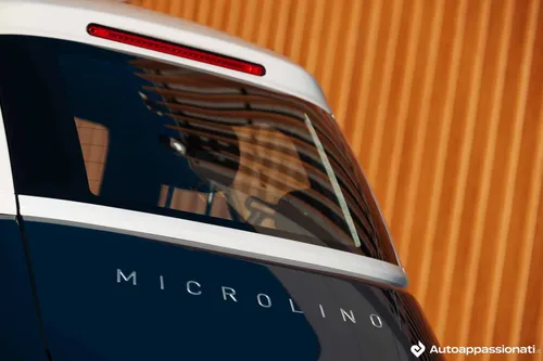 Microlino logo posteriore