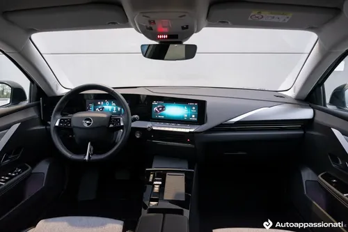 interni opel astra hybrid