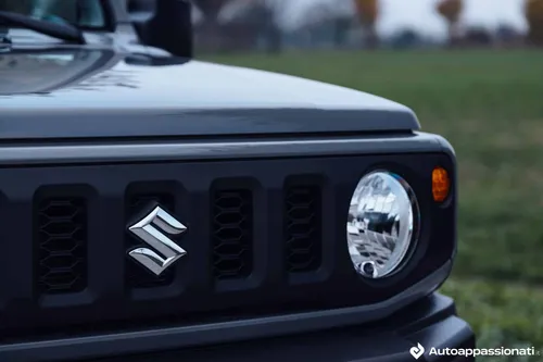 Suzuki Jimny Pro 4x4_fari e logo