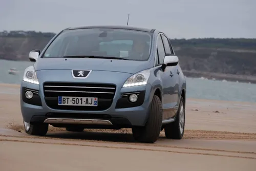 auto diesel ibride peugeot 3008 hybrid4