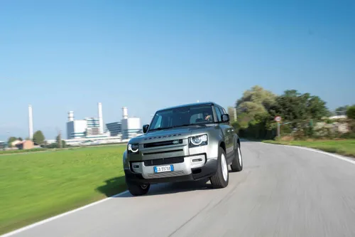 Auto-ibride-Diesel-2023-Land-Rover-Defender