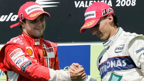 felipe massa shakes hands with robert kubica