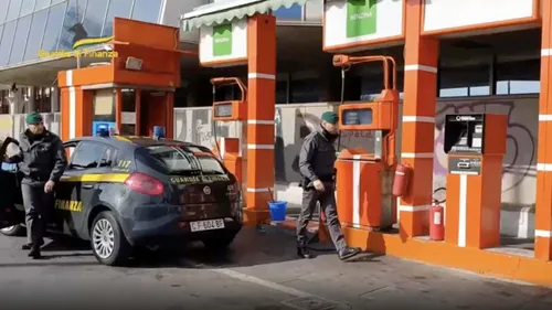 guardia finanza distributore benzina
