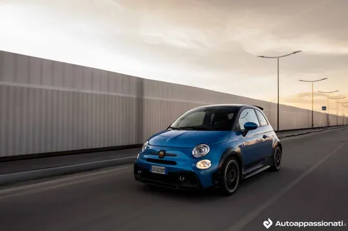 Abarth 695 Tributo 131 Rally_frontale tre quarti guida