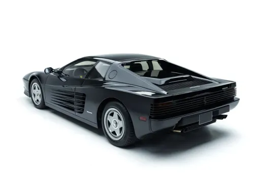 ferrari testarossa nera 1122x841 1