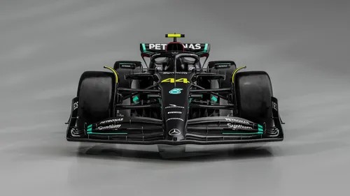 Mercedes W14 front