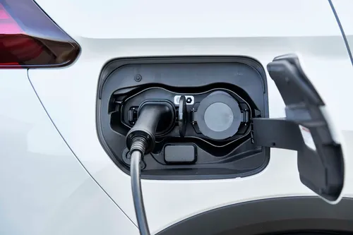 Mitsubishi Eclipse Cross 2023 presa CHAdeMO