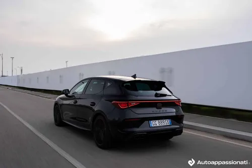 Cupra_LEON_VZ-carbon