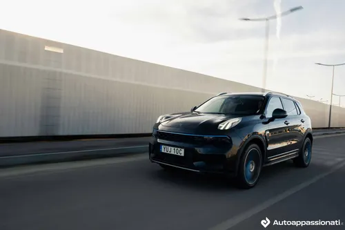 Lynk &amp; Co 01 dinamica frontale