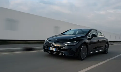 Mercedes.Benz EQE auto elettrica peso