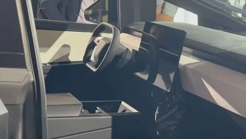 tesla cybertruck 2023 interni