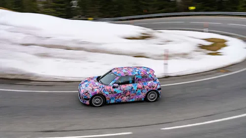 mini cooper electric 2024 le foto teaser 2