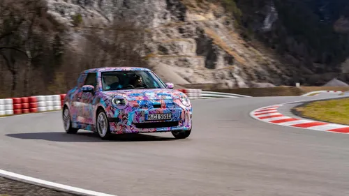 mini cooper electric 2024 le foto teaser 3