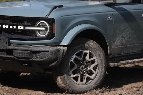 Ford Bronco faro anteriore