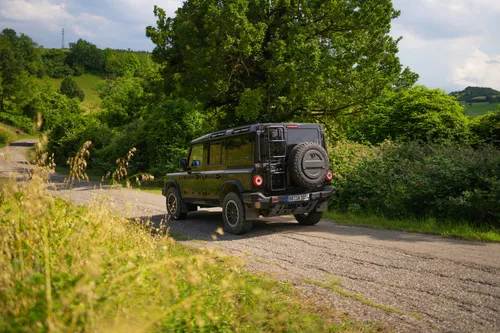 ineos grenadier posteriore 3 quarti