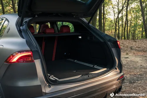 bagagliaio maserati grecale trofeo