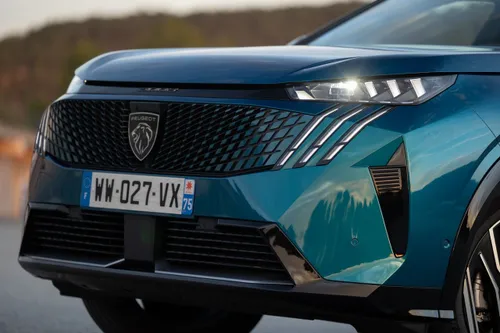 peugeot e3008 cotytestdrive 2311tc050