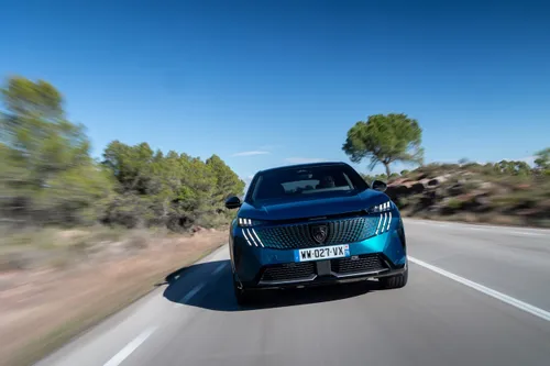 peugeot e3008 cotytestdrive 2311tc079