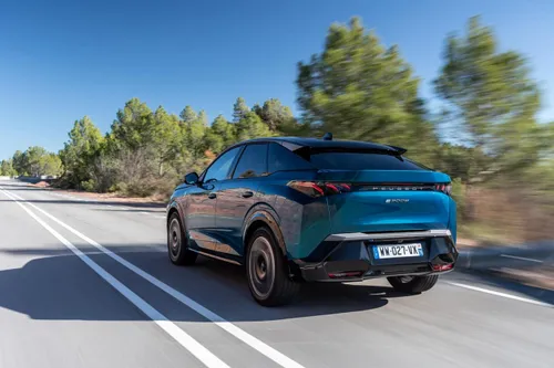 peugeot e3008 cotytestdrive 2311tc085