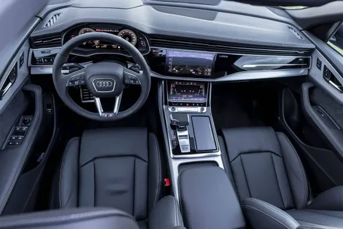 audi q8 interni