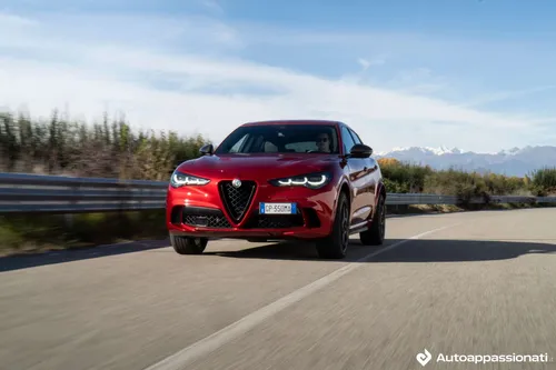 alfa romeo stelvio quadrifoglio 2024 10