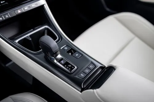 lexus lbx elegant blue details 005