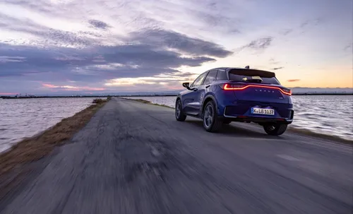 lexus lbx elegant blue dynamic 014