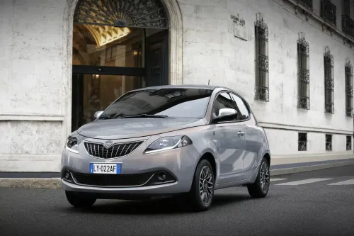 Lancia Ypsilon Hybrid Alberta Ferretti 2024