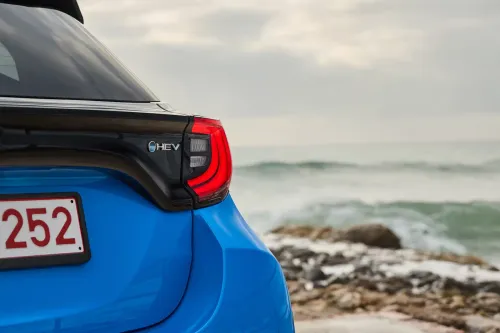 toyota yaris 2024 logo hev