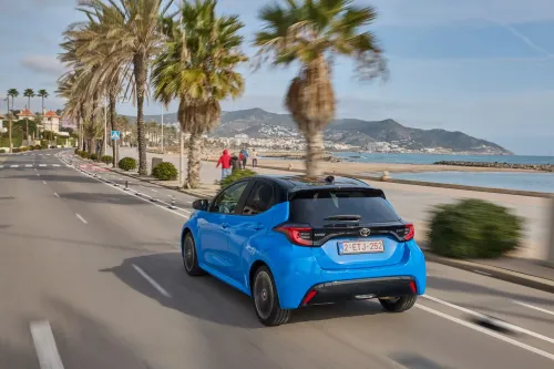 toyota yaris 2024 posteriore dinamica