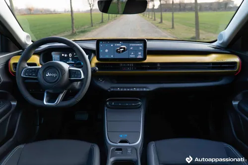 Jeep Avenger elettrica 2024_14 interni