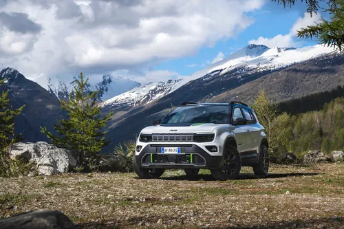 Jeep Avenger 4xe frontale hero