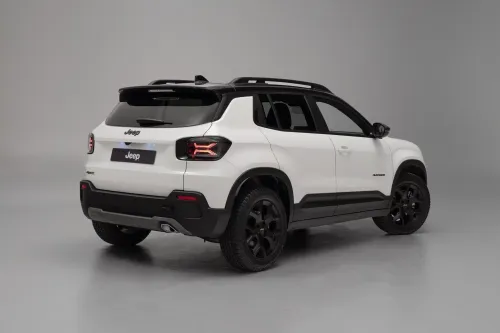 jeep avenger 4xe posteriore tre quarti