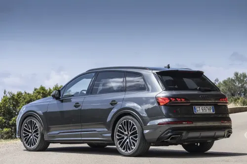 audi q7 2024 posteriore
