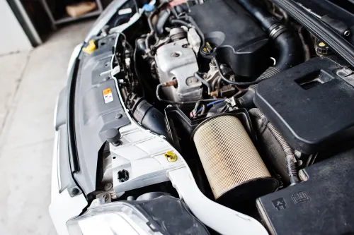 cofano aperto filtro aria componenti auto