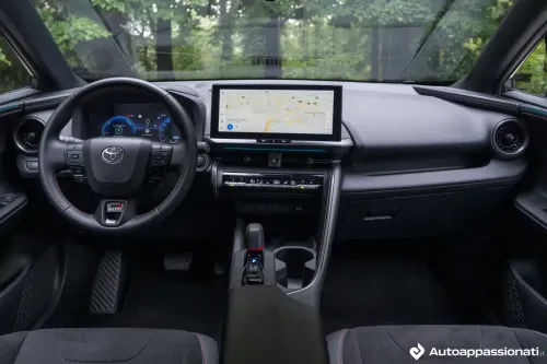 interni toyota c-hr 2024