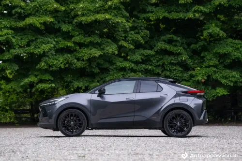 dimensioni toyota c-hr 2024