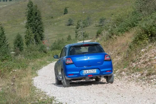 suzuki swift 4x4 offroad posteriore