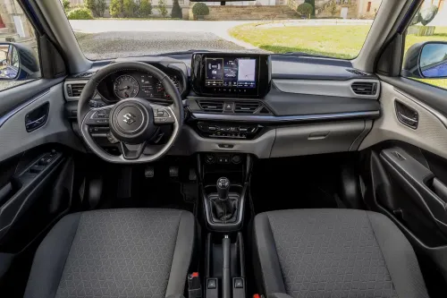 suzuki swift hybrid 2024 interni